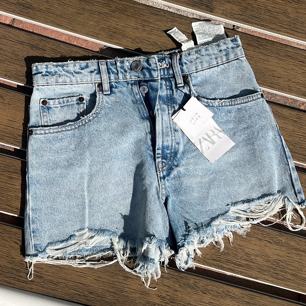 Zara Jean Short - NWT - Size 4 - NEW - Light Wash, High Waist